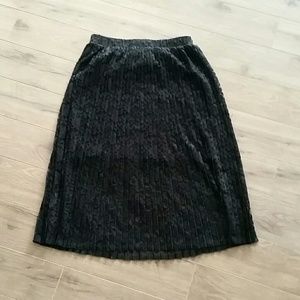 Lacey black midi skirt, M